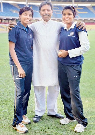 Rajeshwari G with sister Rameshwari & Dad