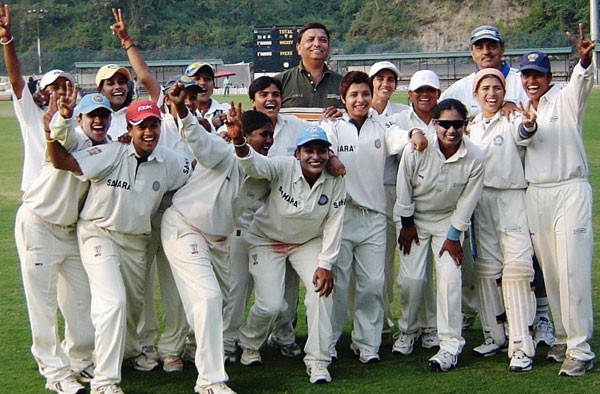 Nooshin Al Khadeer with the Indian Railways team 2007