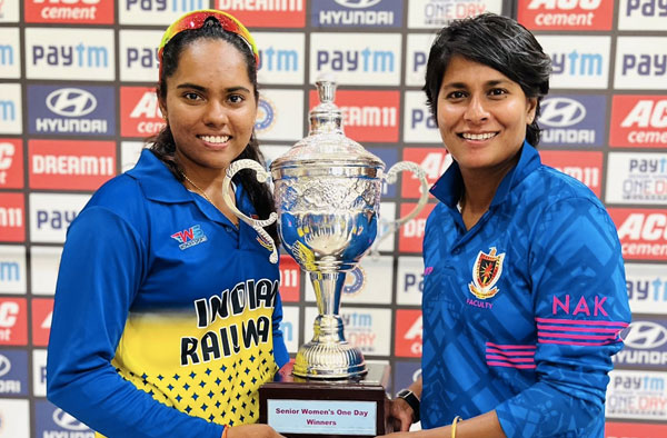 Sabbhineni Meghana with Railways Coach and Former India Cricketer Nooshin Al Khadeer