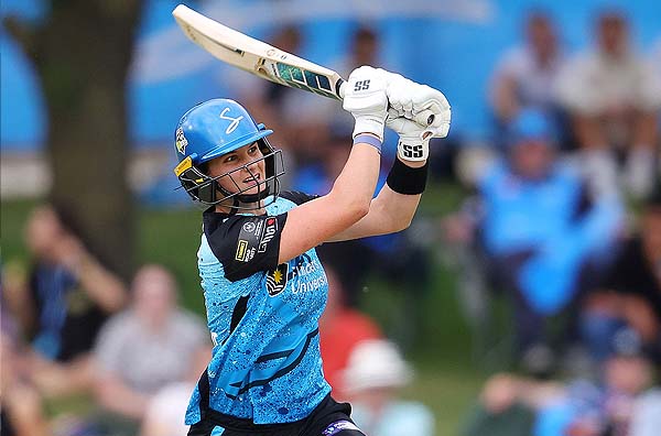 South Africa's Laura Wolvaardt Recommits to Adelaide Strikers Until WBBL 12