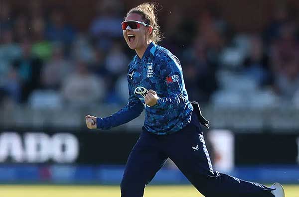 England’s Linsey Smith enter Record Books with 5-Fer on ODI Debut at age 31
